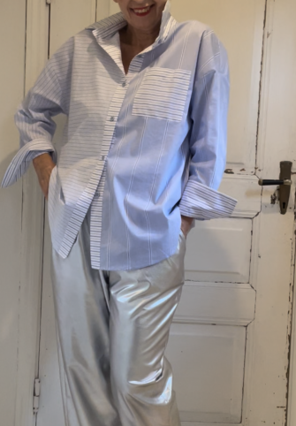 Marin! Skjorta over size en storlek 1495kr ljusblå. Byxa i silver med resår i midjan 995kr